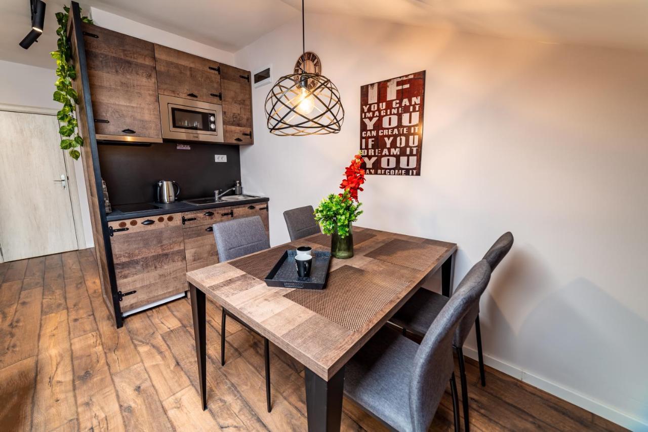נובי סאד Ivi Place Apartments מראה חיצוני תמונה