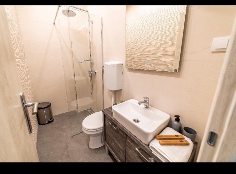 נובי סאד Ivi Place Apartments מראה חיצוני תמונה